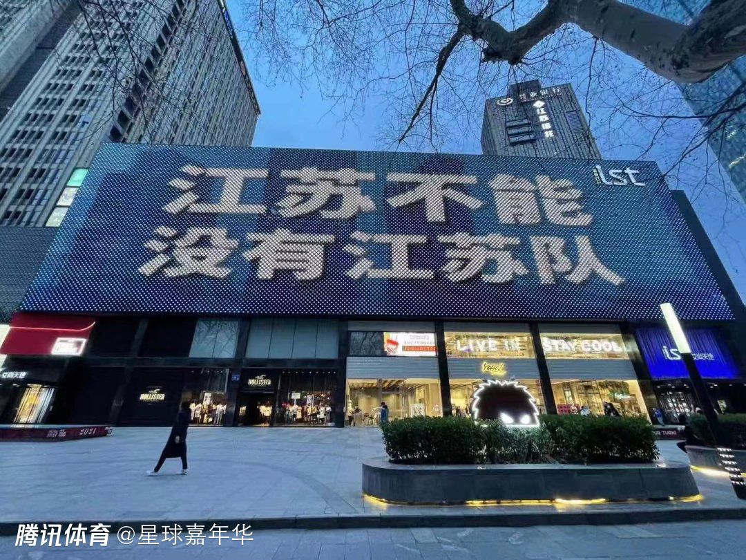 中国人对家的眷恋 屈楚萧：原以为家在身后，其实家在前面中国人怕得病，因为看病难，治病贵，尤其白血病这种动辄拖垮一个家庭的绝症，正如影片中一位白血病老人对警察所说：